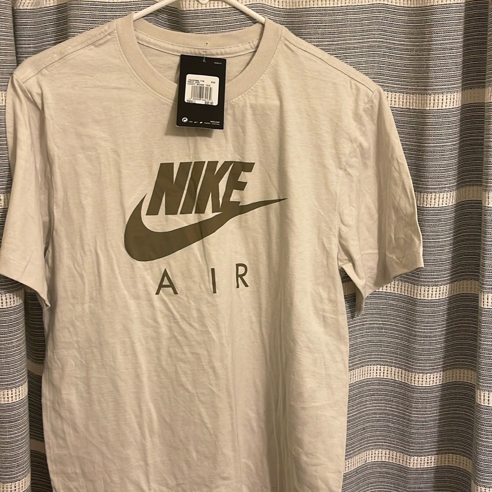 Men Nike tee